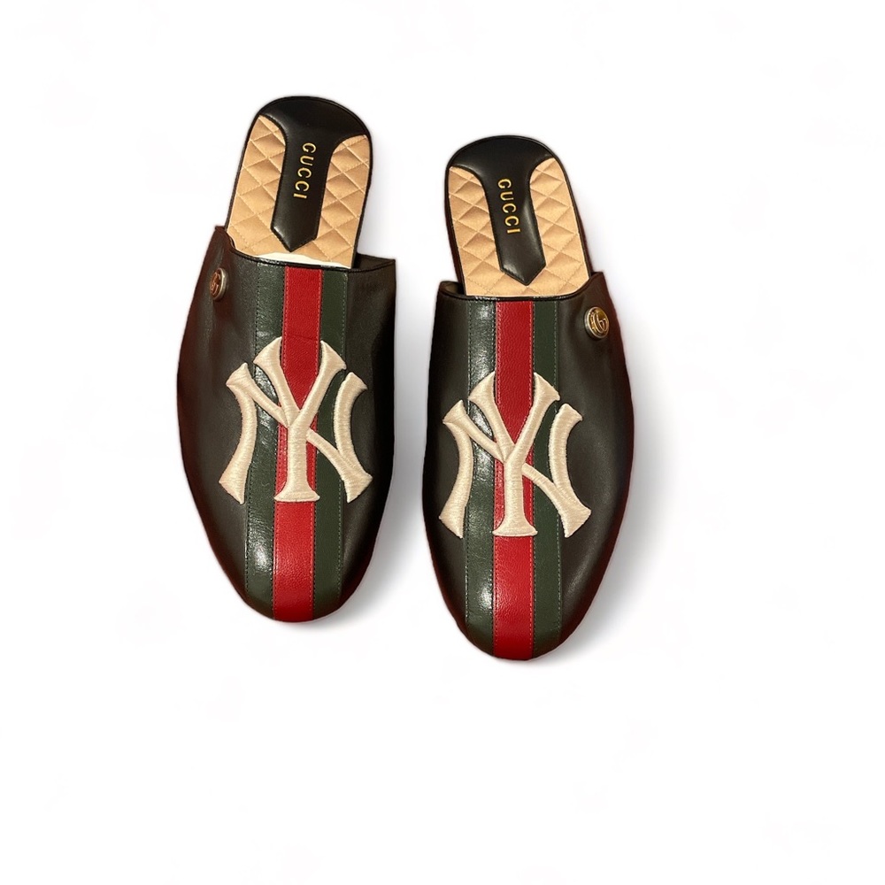 GUCCI Leather slippers with NY Yankees™ patch. Sz 11. Brand new w box, bag, tags